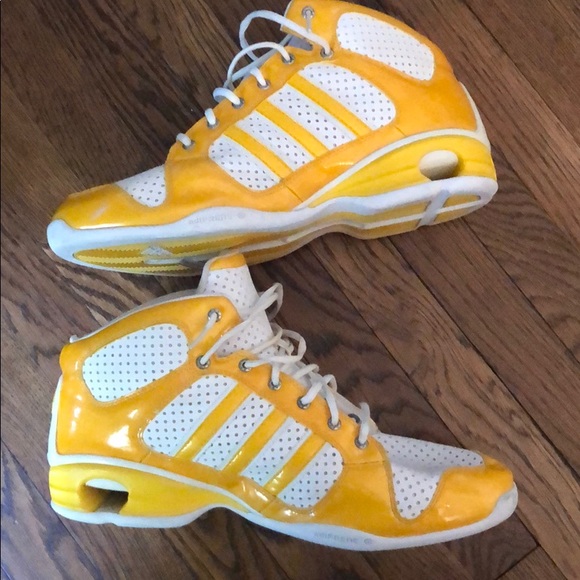 antoihe walker Signed Adidas basketball shoe - Picture 2 of 5